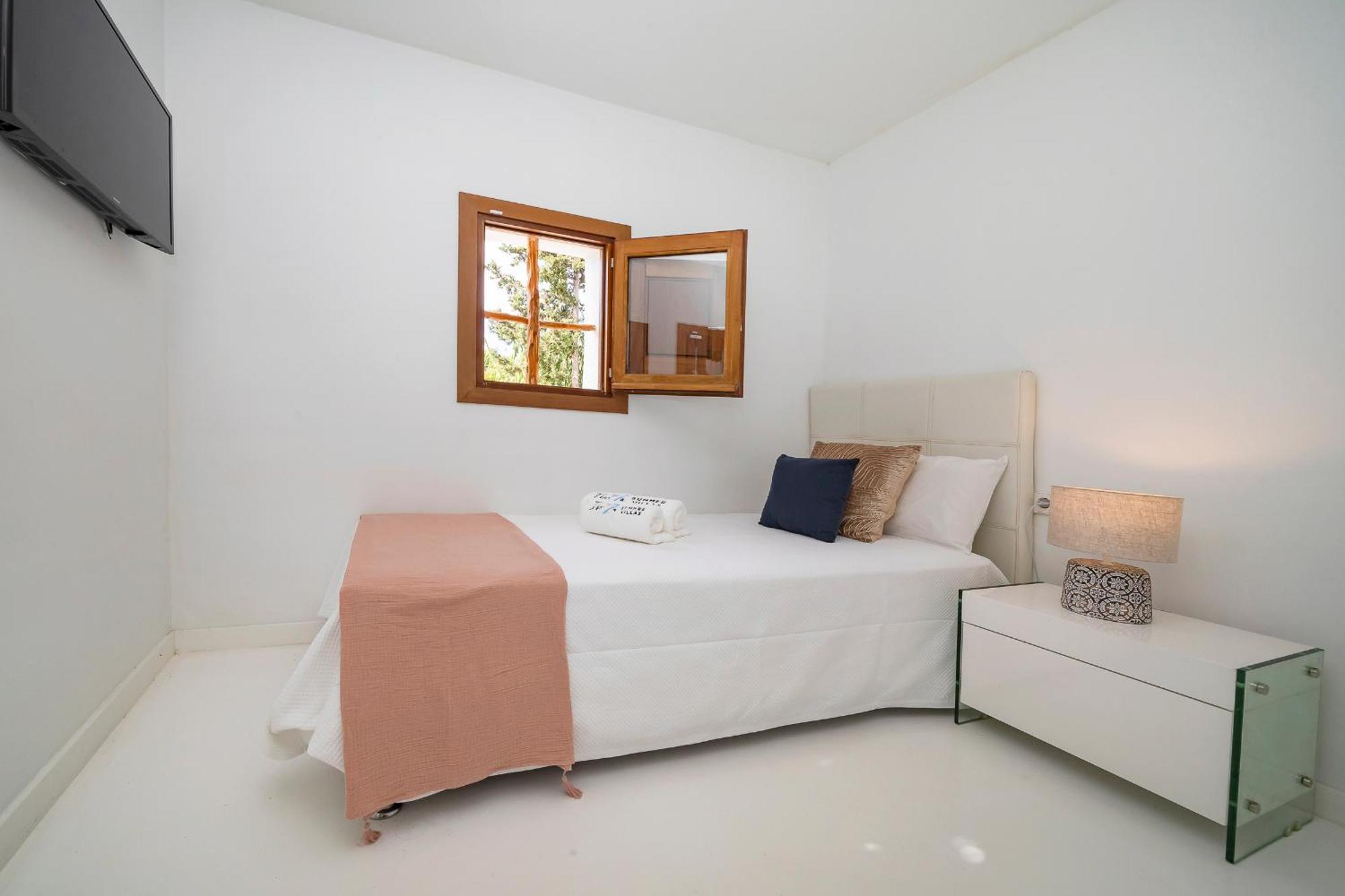 Villa Near Ibiza Town Sleeps 11 To 13 Guests Can Furnet Bagian luar foto
