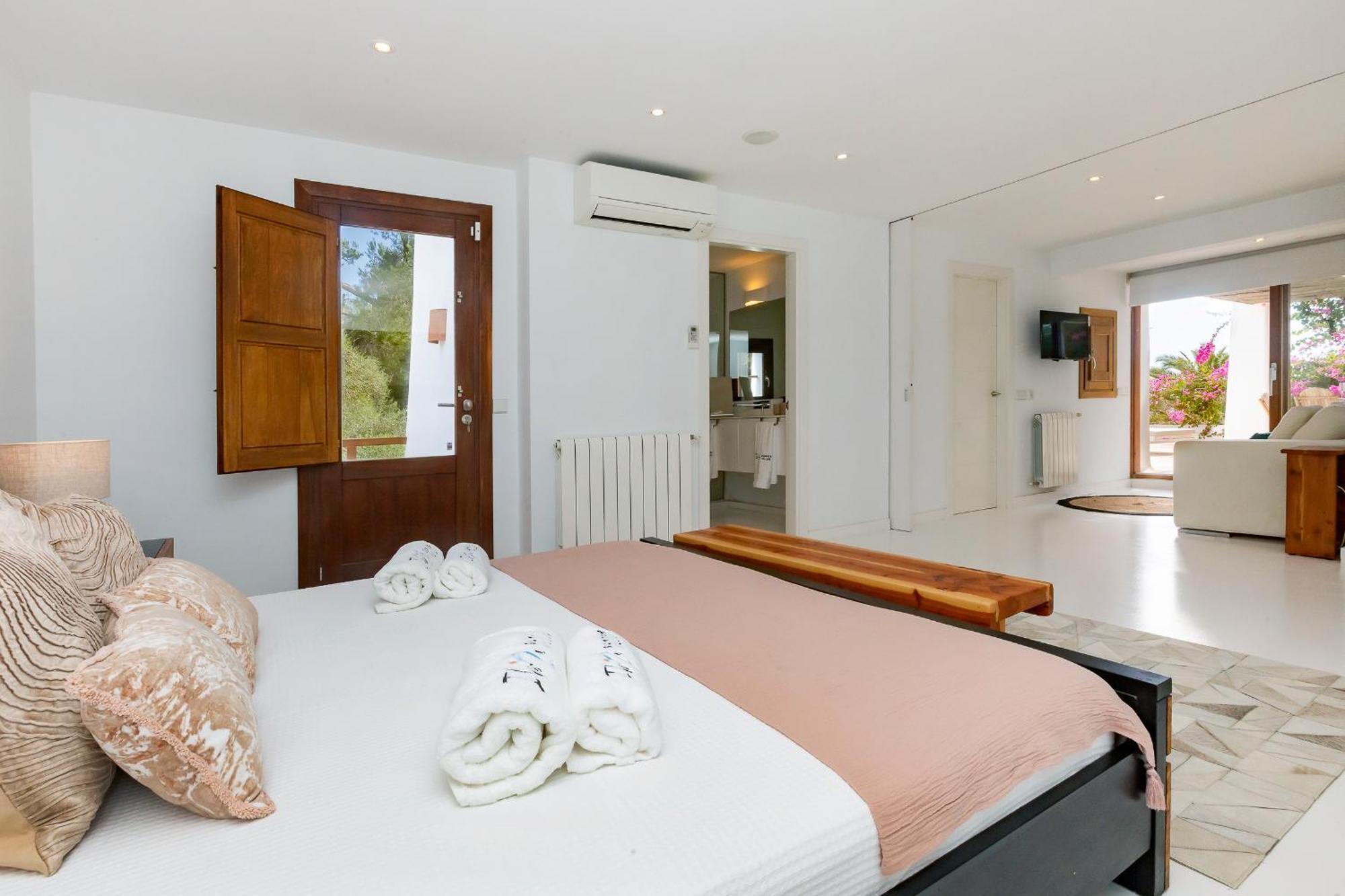 Villa Near Ibiza Town Sleeps 11 To 13 Guests Can Furnet Bagian luar foto